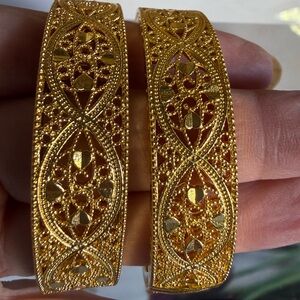 Elegant Gold plated spring hinged opening clasp Bangles Set of 2